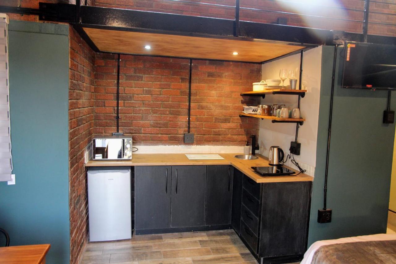 Hotel Nini'S Guest Units Bloemfontein Exterior foto